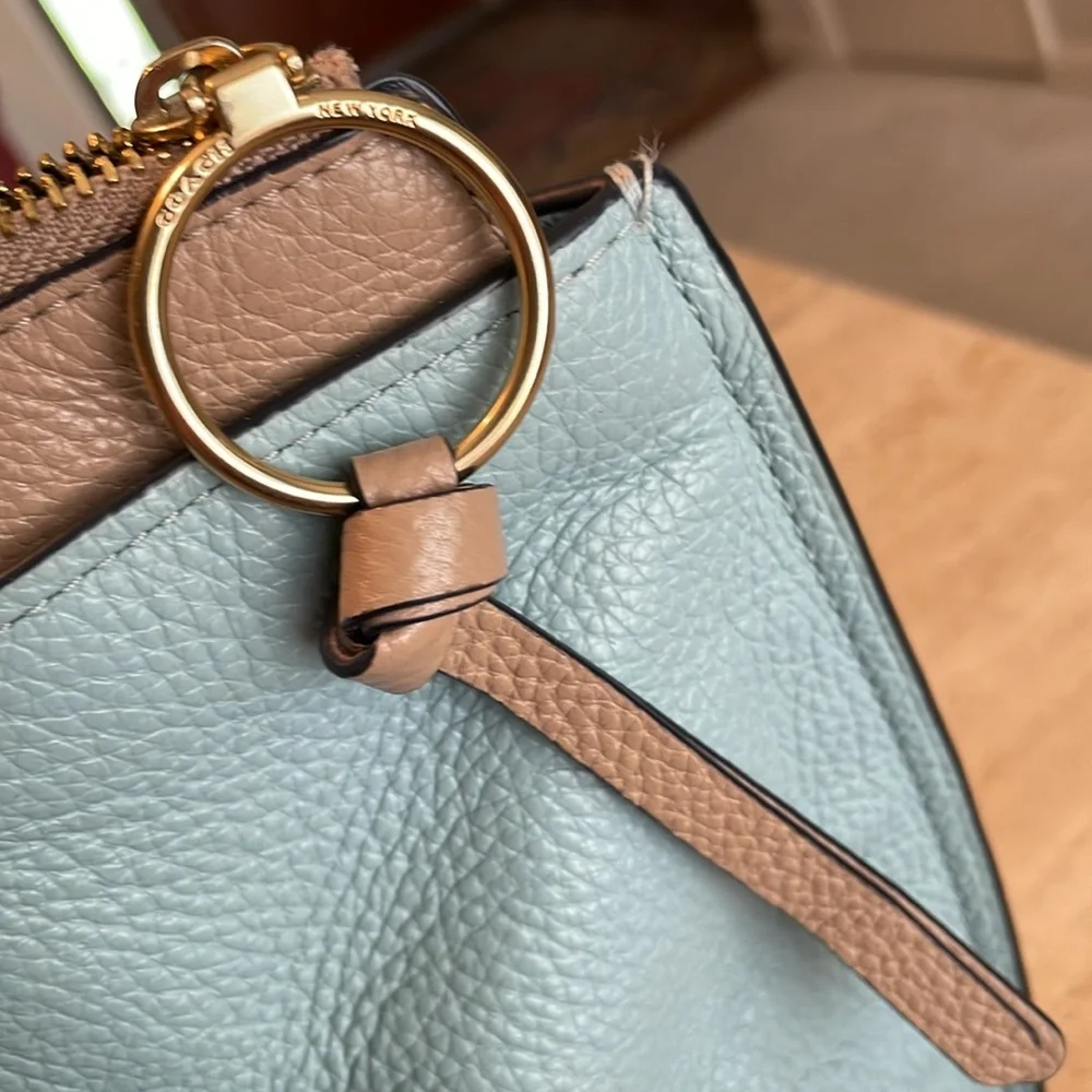 🌹COACH JOY Minty Blue Leather Extra Large Tote! - Picture 11 of 16